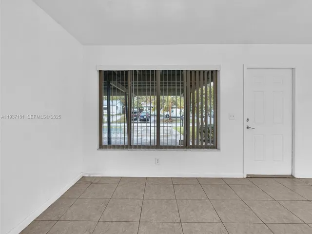 $650,000 | 186-188 Southeast 27th Way, Boynton Beach, FL 33435