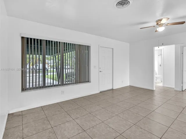 $650,000 | 186-188 Southeast 27th Way, Boynton Beach, FL 33435