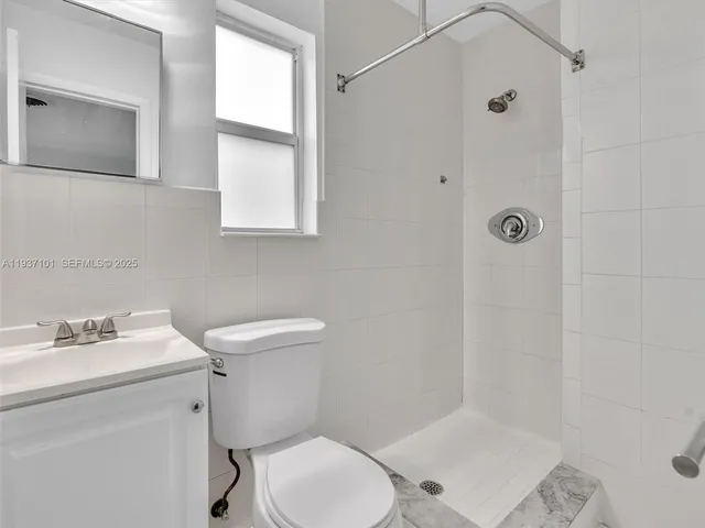 $650,000 | 186-188 Southeast 27th Way, Boynton Beach, FL 33435