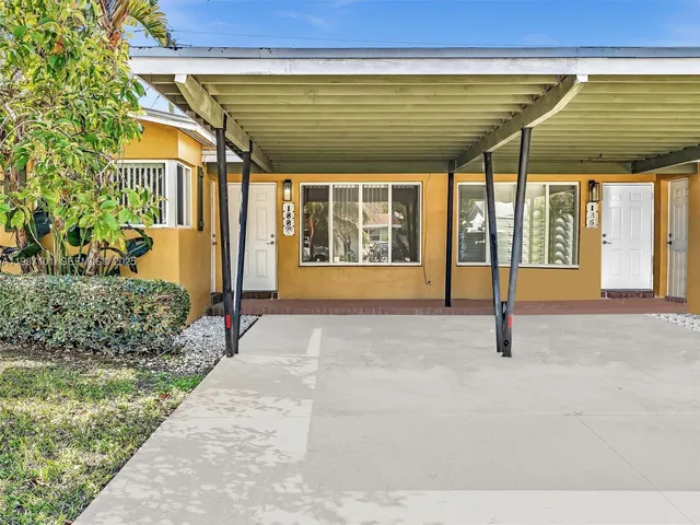 $650,000 | 186-188 Southeast 27th Way, Boynton Beach, FL 33435