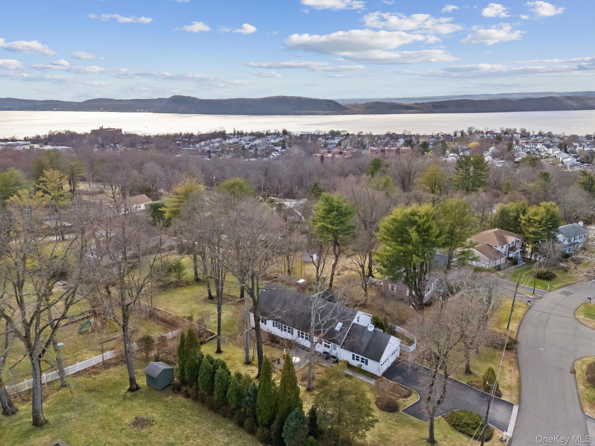 20 Meadow Road Briarcliff Manor, NY 10510 - Photo 2 of 41