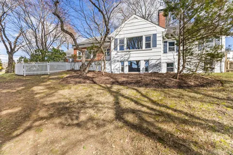 $949,000 | 20 Meadow Road, Briarcliff Manor, NY 10510