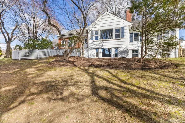 $949,000 | 20 Meadow Road, Briarcliff Manor, NY 10510