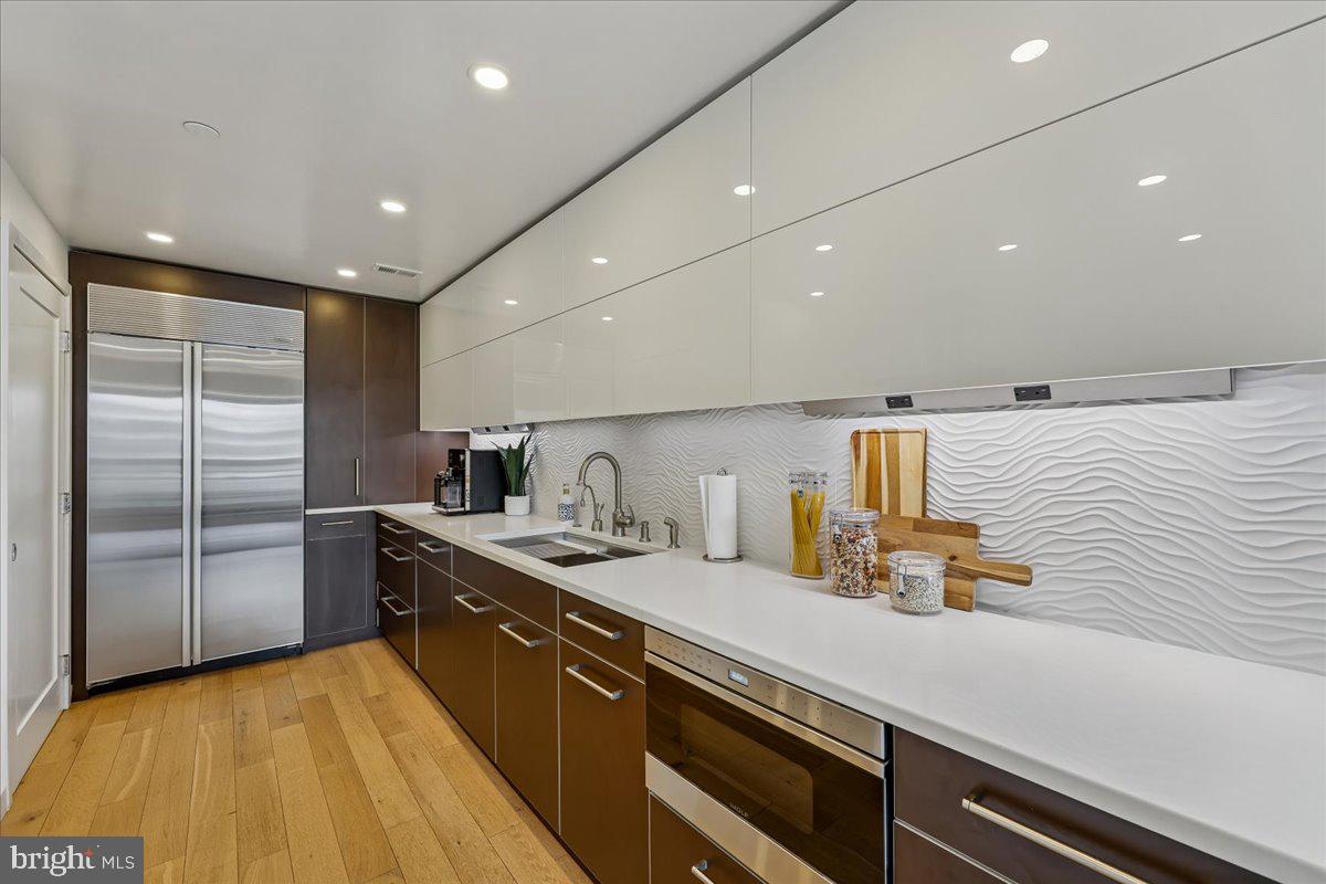 5600 Wisconsin Avenue, Unit 705 Chevy Chase, MD 20815 - Photo 14 of 62 Recessed lighting