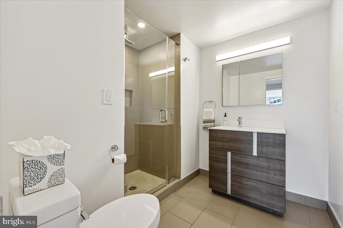 5600 Wisconsin Avenue, Unit 705 Chevy Chase, MD 20815 - Photo 19 of 62 Hallway Full Bath - fully renovated