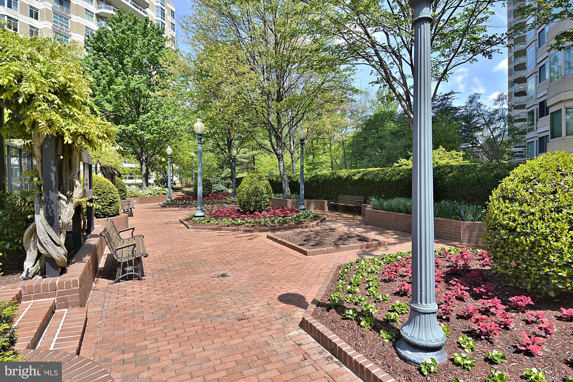 5600 Wisconsin Avenue, Unit 705 Chevy Chase, MD 20815 - Photo 60 of 62 a view of a backyard with sitting area