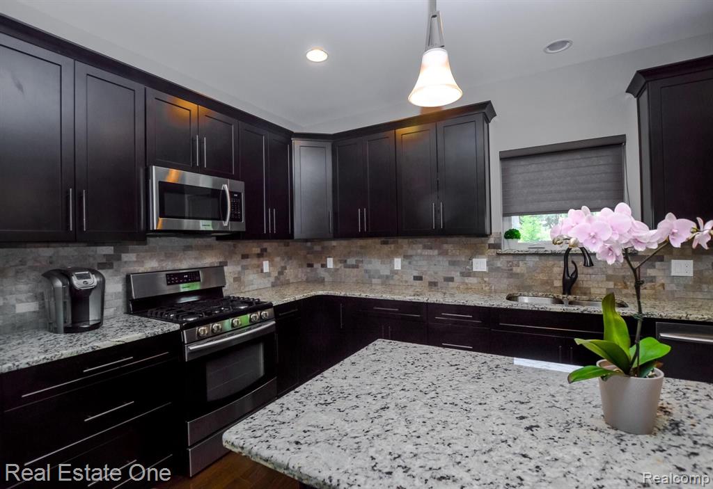 3863 Wakefield Road Berkley, MI 48072 - Photo 9 of 20