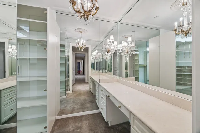 $1,870,000 | 1100 Uptown Park Boulevard, Unit 102, Houston, TX 77056