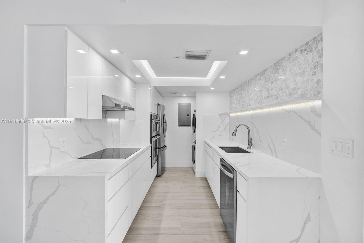 90 Alton Road, Unit 1907 Miami Beach, FL 33139 - Photo 3 of 45 a large white kitchen with a large window