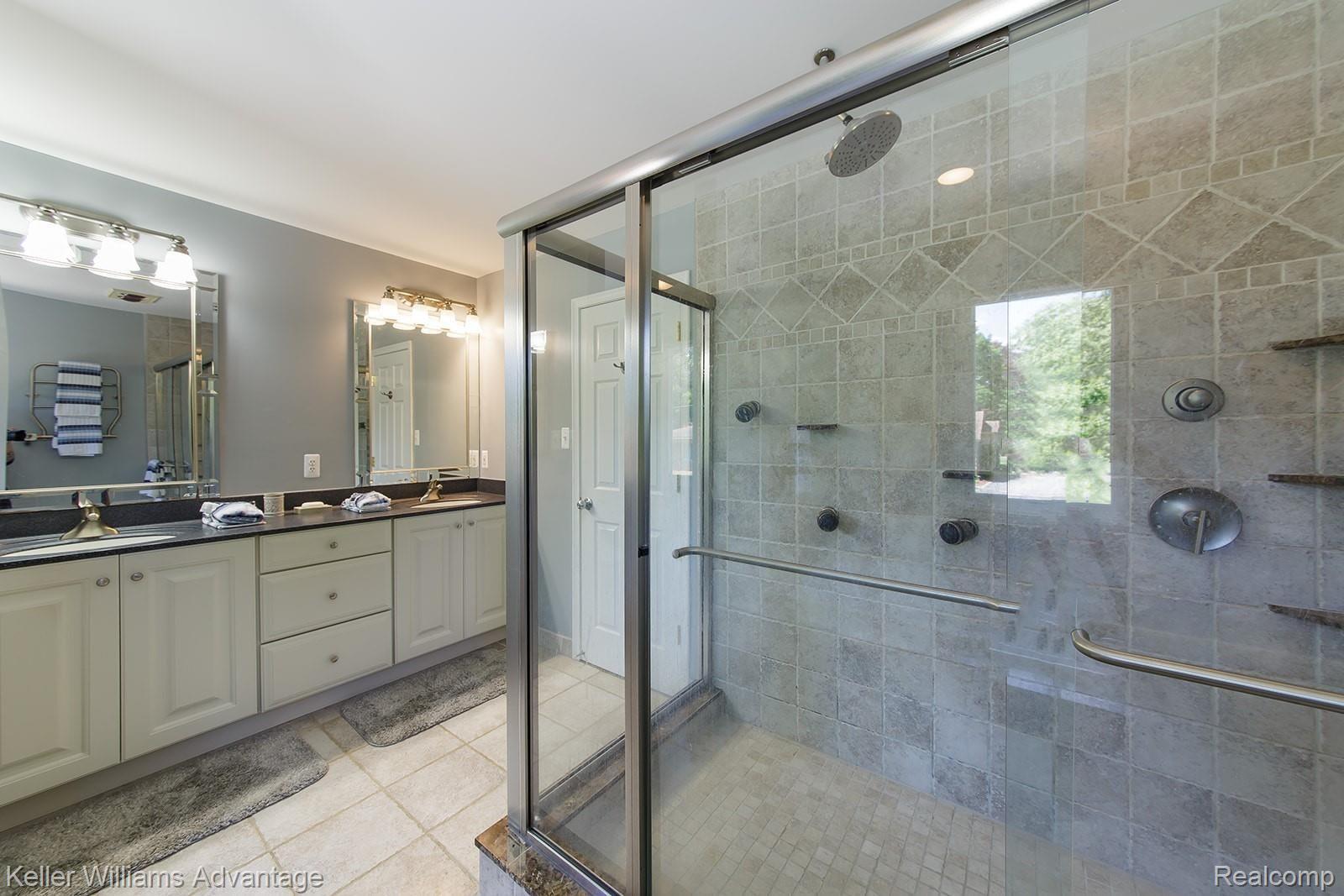 33365 Raphael Road Farmington, MI 48336 - Photo 28 of 56 Raphael_33365_MasterBathroom_04.jpg
