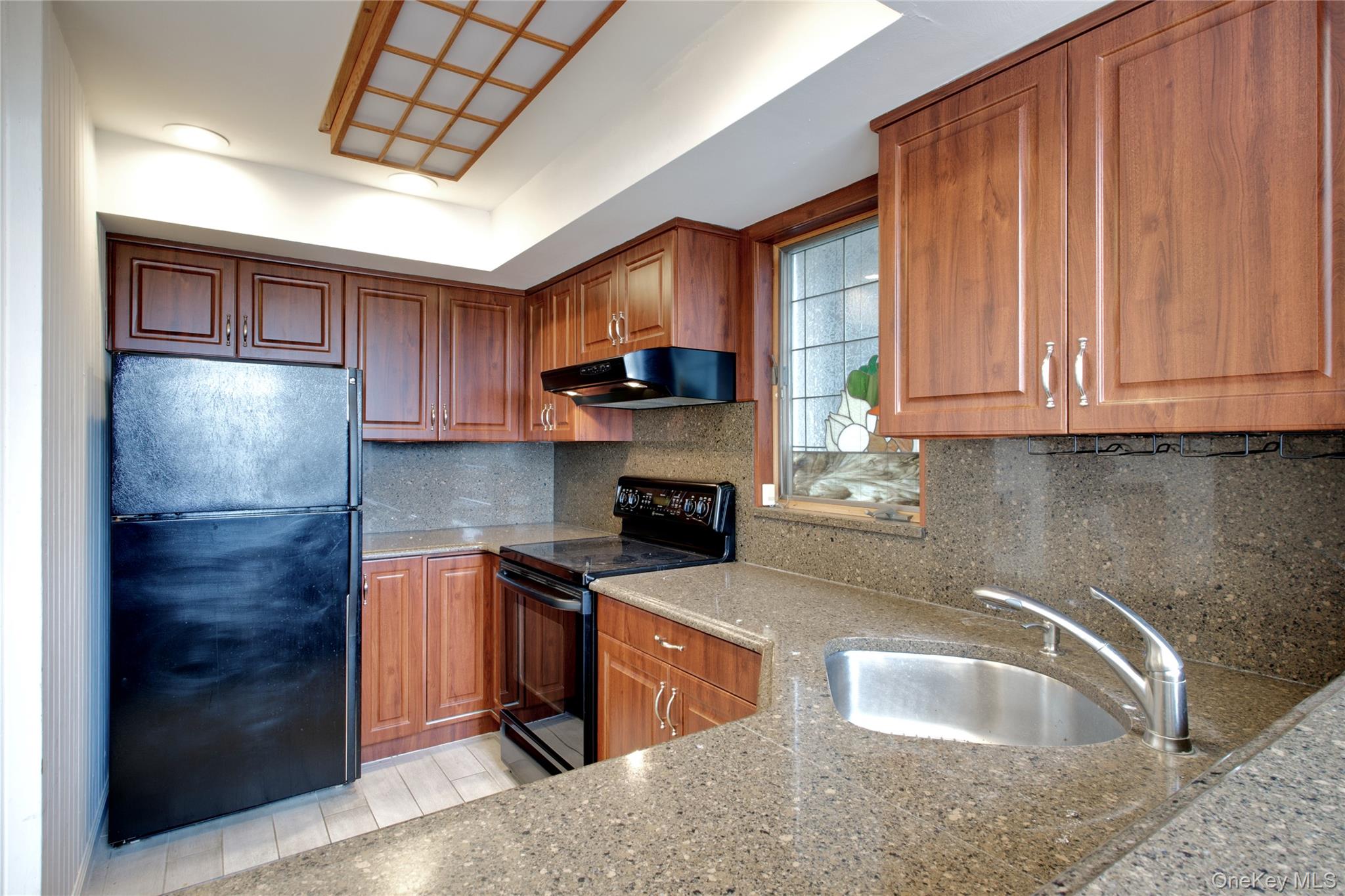 75-02 West Shore Road, Unit 2 Port Washington, NY 11050 - Photo 5 of 10