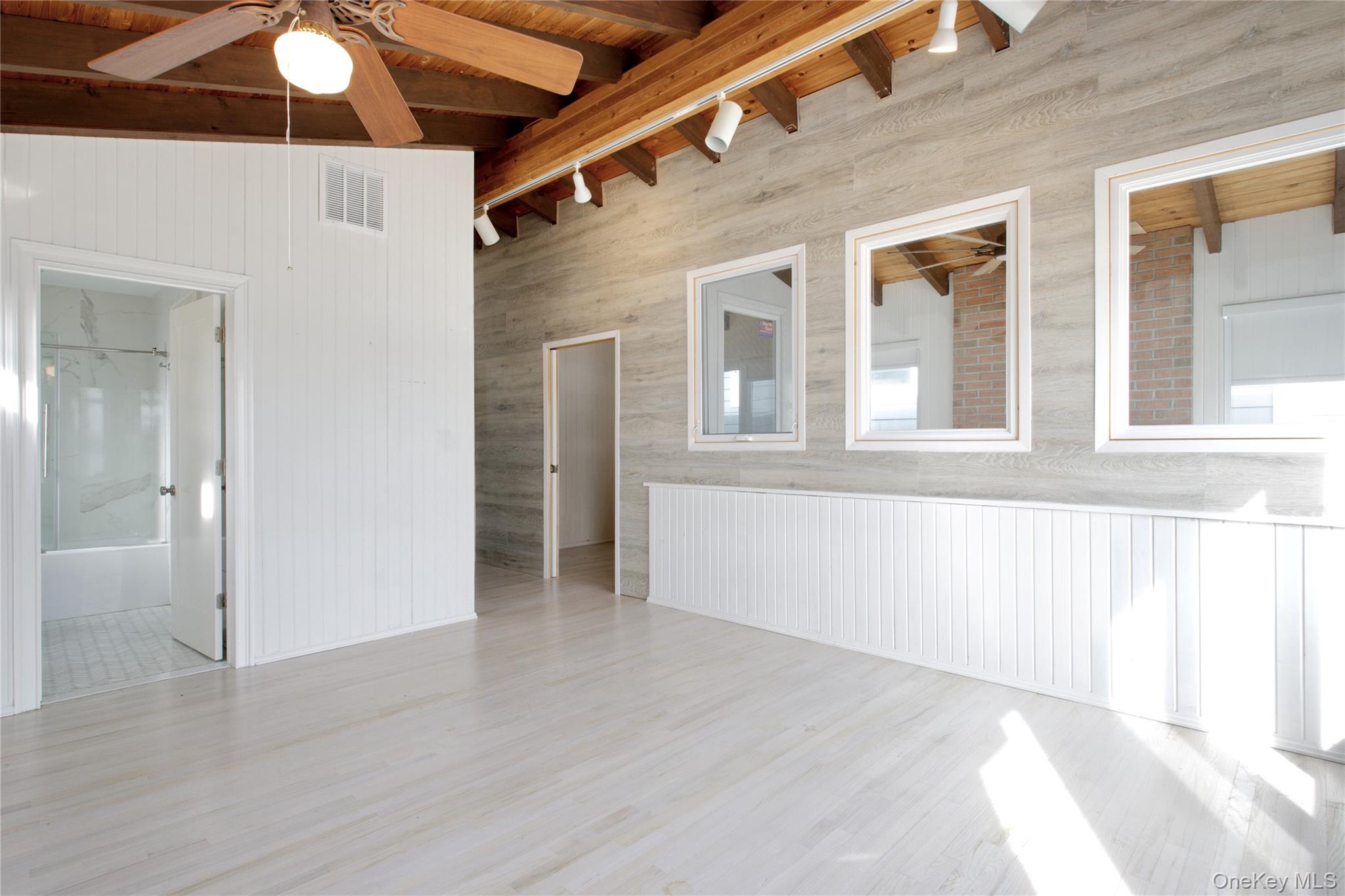 75-02 West Shore Road, Unit 2 Port Washington, NY 11050 - Photo 10 of 12