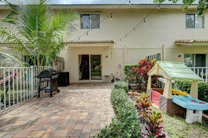 5359 Southeast Mitchell Lane Stuart, FL 34997 - Photo 20 of 21 BACK PATIO