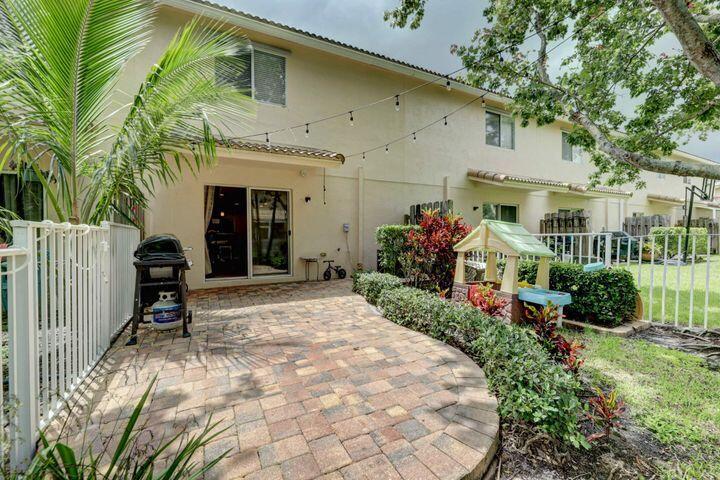 5359 Southeast Mitchell Lane Stuart, FL 34997 - Photo 21 of 21 PATIO BACK