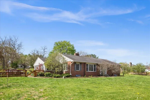 $375,000 | 330 North Sunset Drive, Broadway, VA 22815