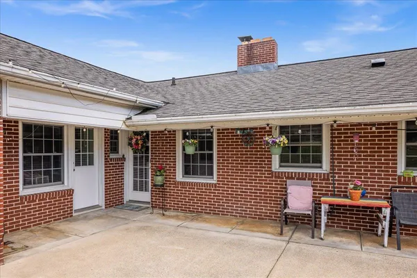 $375,000 | 330 North Sunset Drive, Broadway, VA 22815