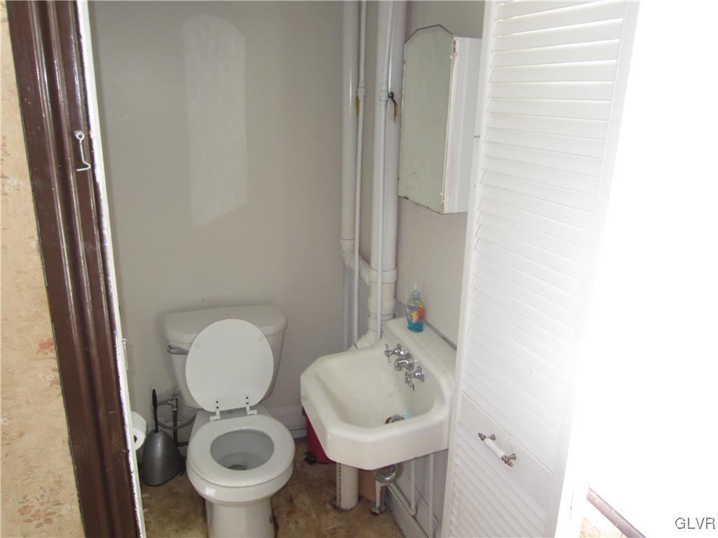 97 Main Road Lehighton, PA 18235 - Photo 8 of 13 Half bath, 1st floor