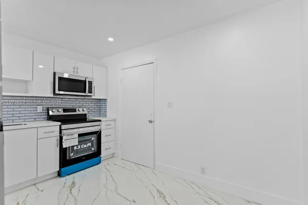 $1,700 | 2251 Northwest 48th Terrace, Unit 102, Lauderhill, FL 33313