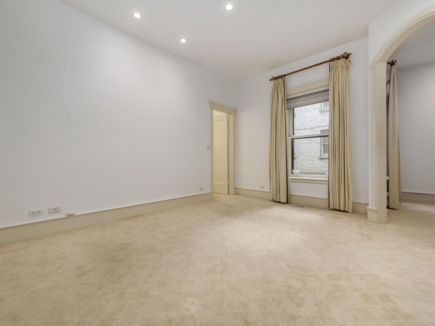 3020 North Sheridan Road, Unit 1N Chicago, IL 60657 - Photo 11 of 29 an empty room with windows