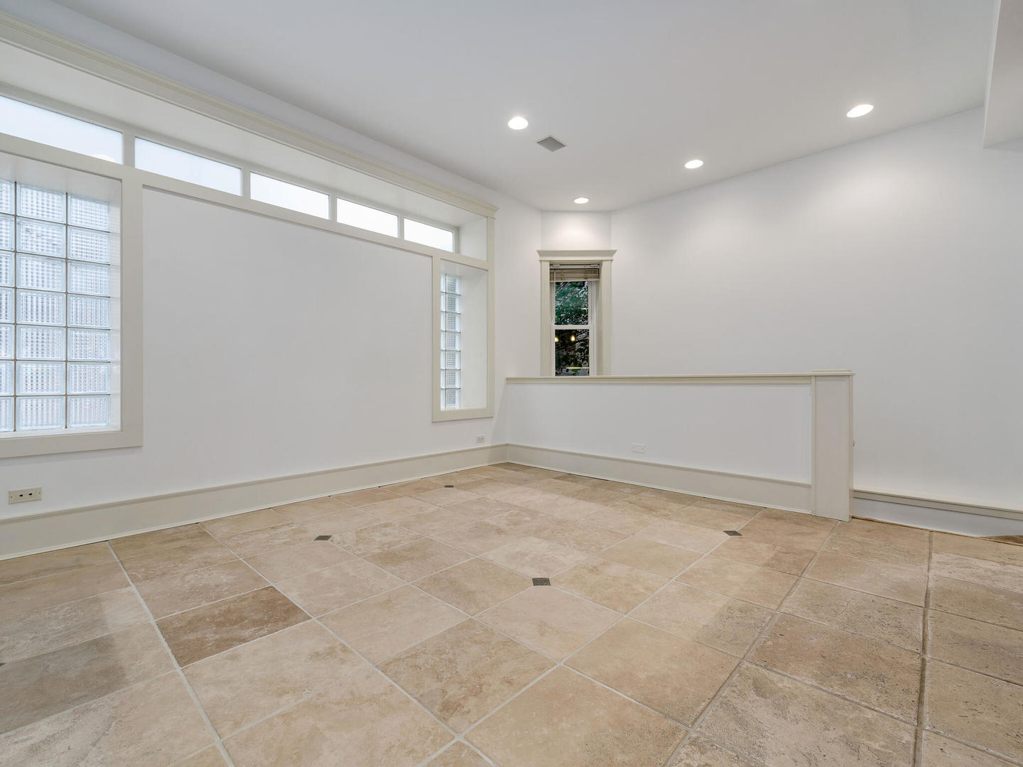 3020 North Sheridan Road, Unit 1N Chicago, IL 60657 - Photo 21 of 29 a view of an empty room