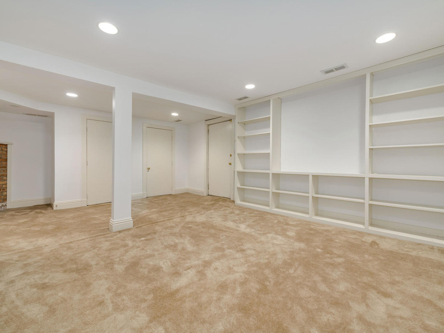3020 North Sheridan Road, Unit 1N Chicago, IL 60657 - Photo 22 of 29 a view of an empty room