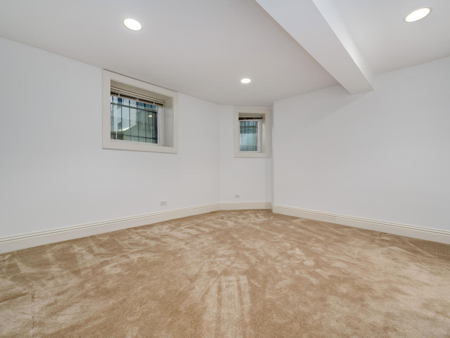 3020 North Sheridan Road, Unit 1N Chicago, IL 60657 - Photo 25 of 29 a view of an empty room