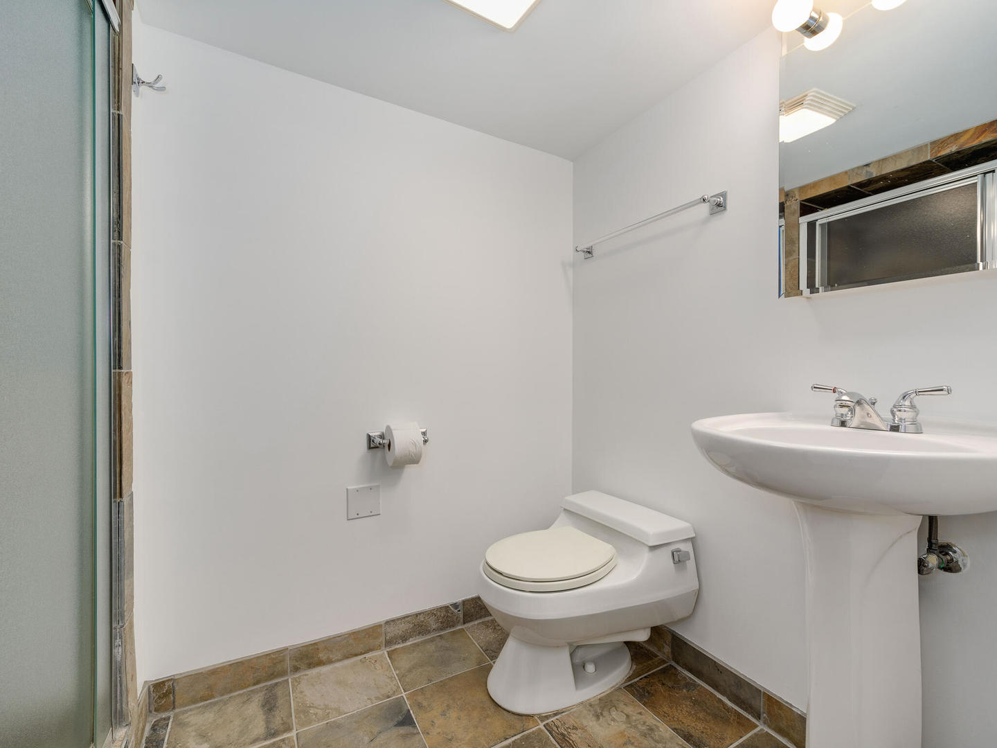 3020 North Sheridan Road, Unit 1N Chicago, IL 60657 - Photo 26 of 29 a bathroom with a sink toilet and a mirror