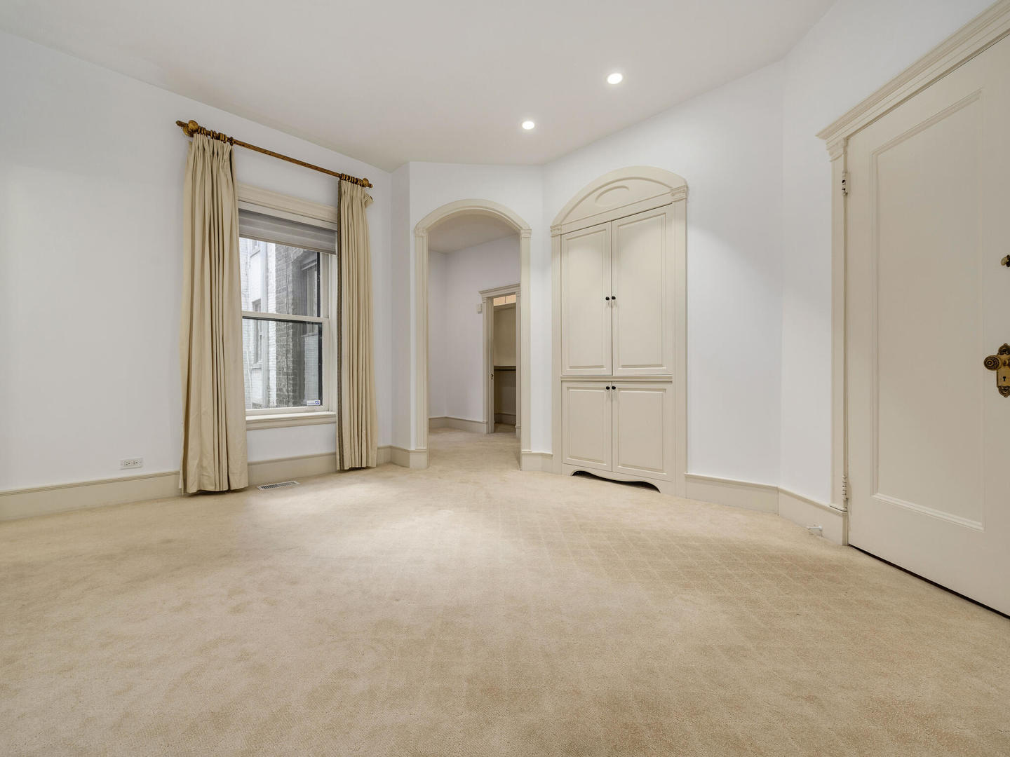 3020 North Sheridan Road, Unit 1N Chicago, IL 60657 - Photo 10 of 29 an empty room with closet and a window