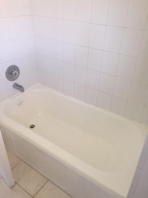 101 South Golfview Road, Unit 16 Lake Worth Beach, FL 33460 - Photo 11 of 16 a bathroom with a bathtub