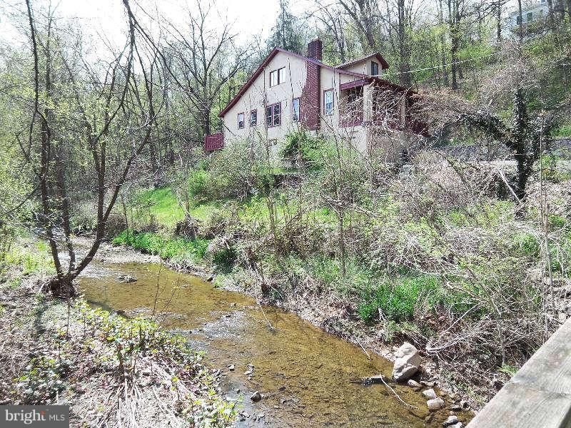 2 Warren Street Berkeley Springs, WV 25411 - Photo 8 of 30 a backyard of a house with lots of green space