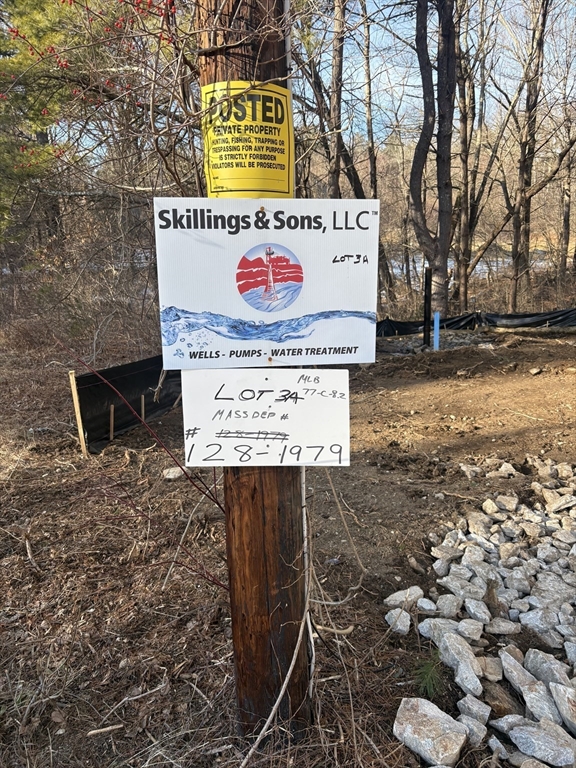 a sign that is on the side of the road