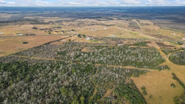 an aerial view of a tennis ground