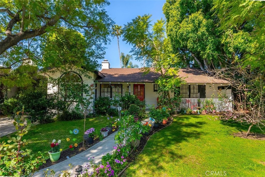 Charming & Emotional sweet home with a magic garden !