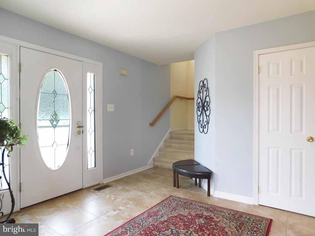 19 Greene Road Warminster, PA 18974 - Photo 3 of 20 Entry Way / Foyer