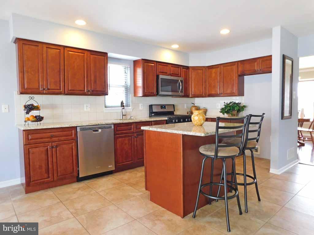 19 Greene Road Warminster, PA 18974 - Photo 6 of 20 Kitchen