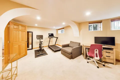 $639,000 | 843 West Grace Street, Unit 1E, Chicago, IL 60613