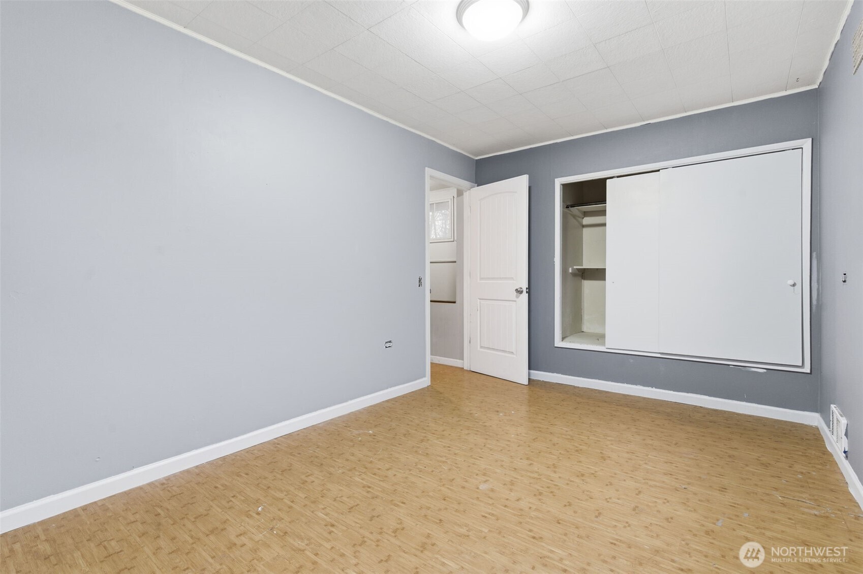 153 Davidson Drive Sequim, WA 98382 - Photo 30 of 36 an empty room with window