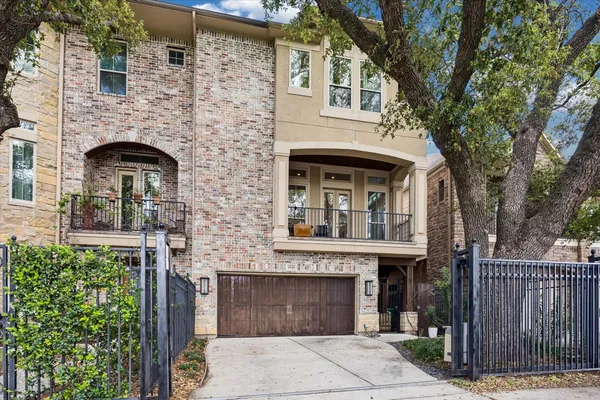 $960,000 | 1518 West Clay Street, Houston, TX 77019