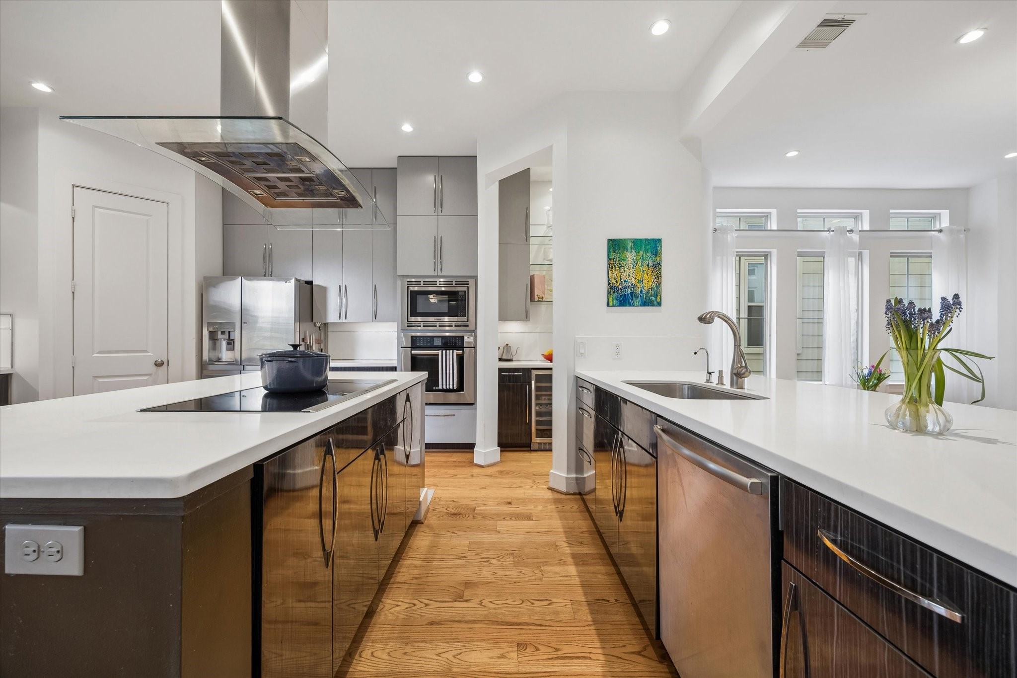 1518 West Clay Street Houston, TX 77019 - Photo 18 of 36 Kitchen island and bar task areas.