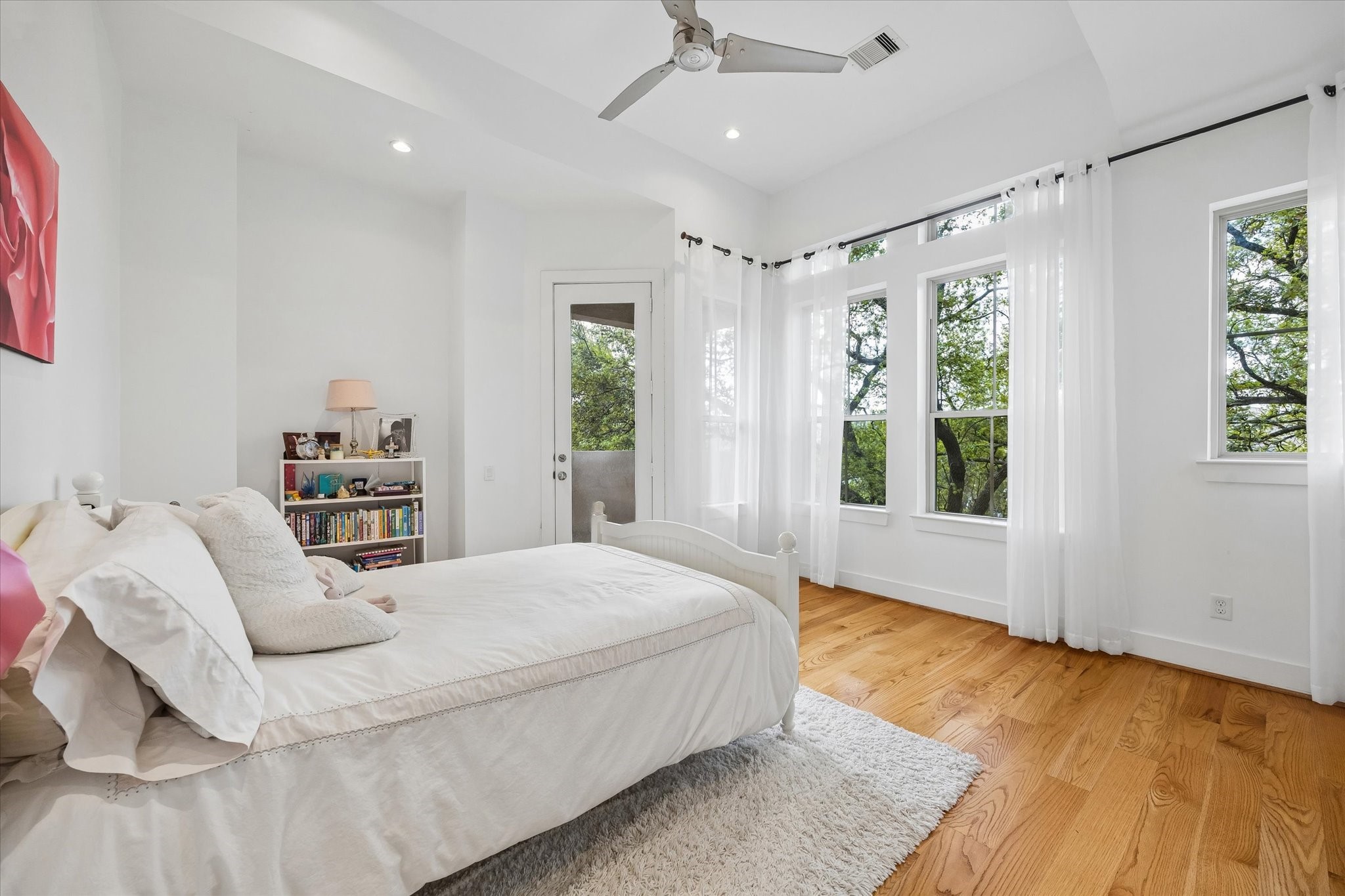 1518 West Clay Street Houston, TX 77019 - Photo 23 of 36 Bedroom 3 is on the 3rd floor and is a sunlit filled spacious size and opens to the south facing porch above the front garden.