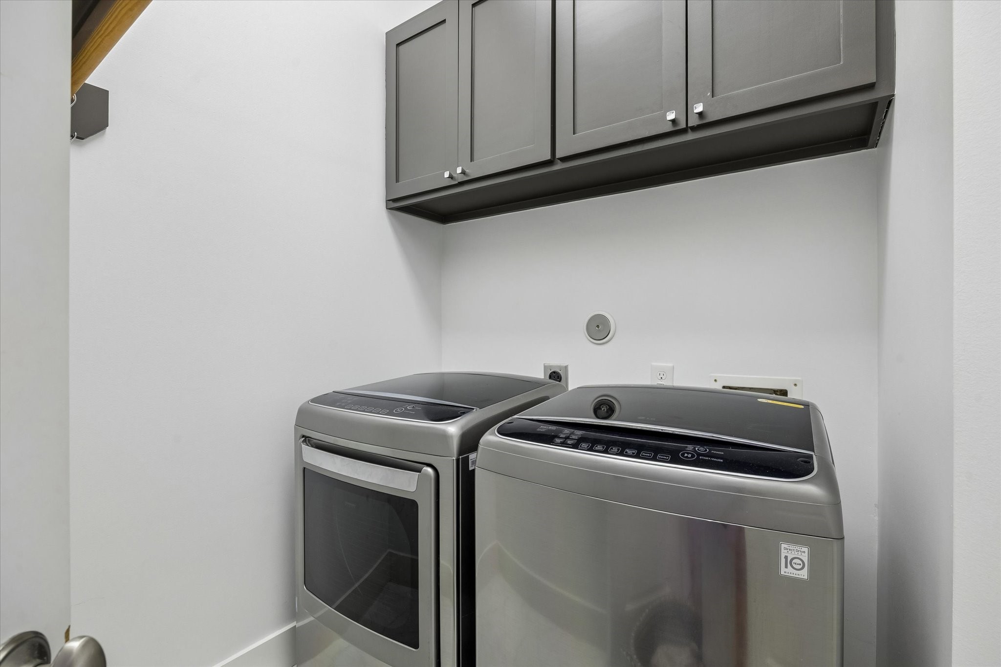 1518 West Clay Street Houston, TX 77019 - Photo 27 of 36 Utility room on third floor convenient to primary and secondary bedrooms.