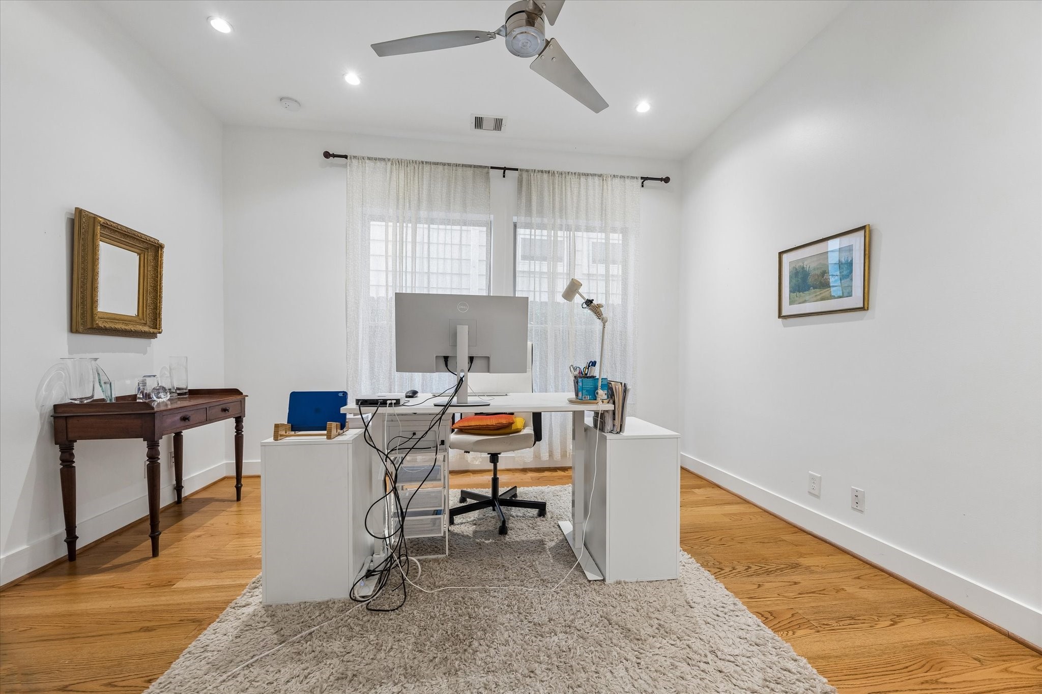 1518 West Clay Street Houston, TX 77019 - Photo 6 of 36 The first floor flex room with wonderful natural lighting can serve multiple purposes as office, study, gameroom, etc.