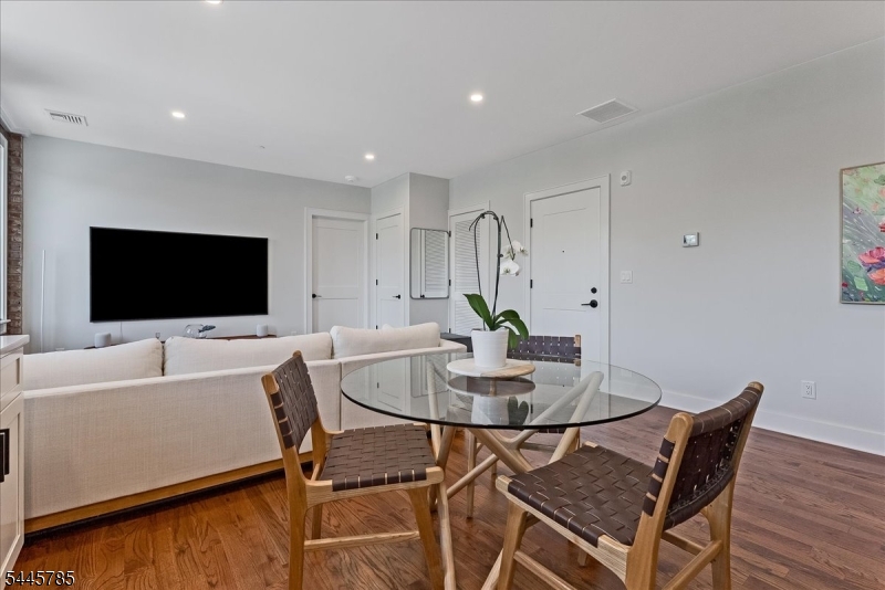 35 Main Street, Unit 3B Millburn, NJ 07041 - Photo 6 of 33