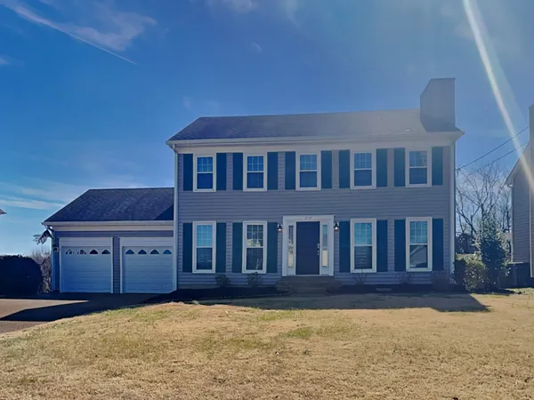 a view of a house with backyard and garden