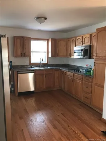 $2,850 | 32 Cambridge Avenue, Milford, CT 06460