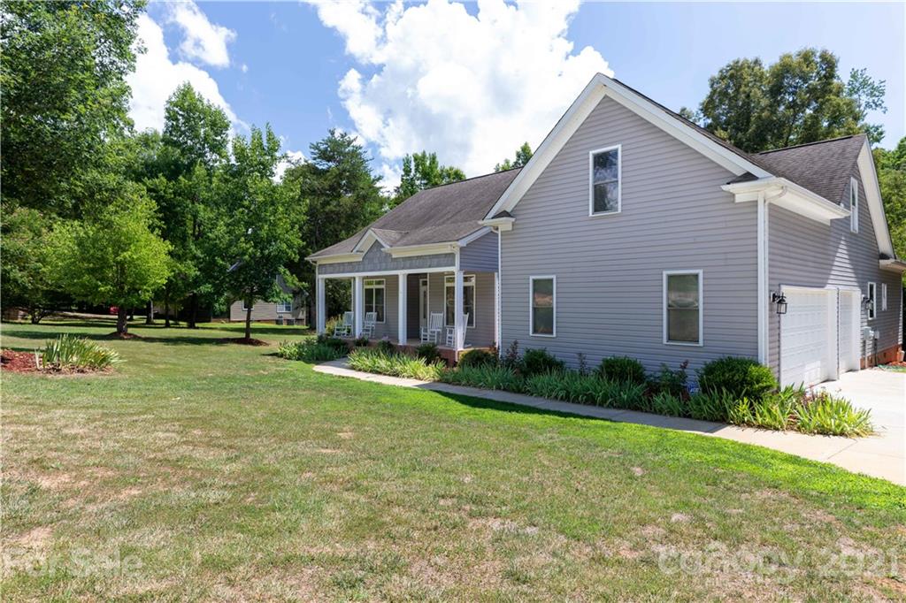 733 Flamingo Road Clover, SC 29710 - Photo 44 of 48 a view of a house with backyard and garden