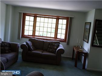 10813 Academy Road Philadelphia, PA 19154 - Photo 3 of 12 Living Room