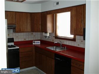 10813 Academy Road Philadelphia, PA 19154 - Photo 6 of 12 Kitchen