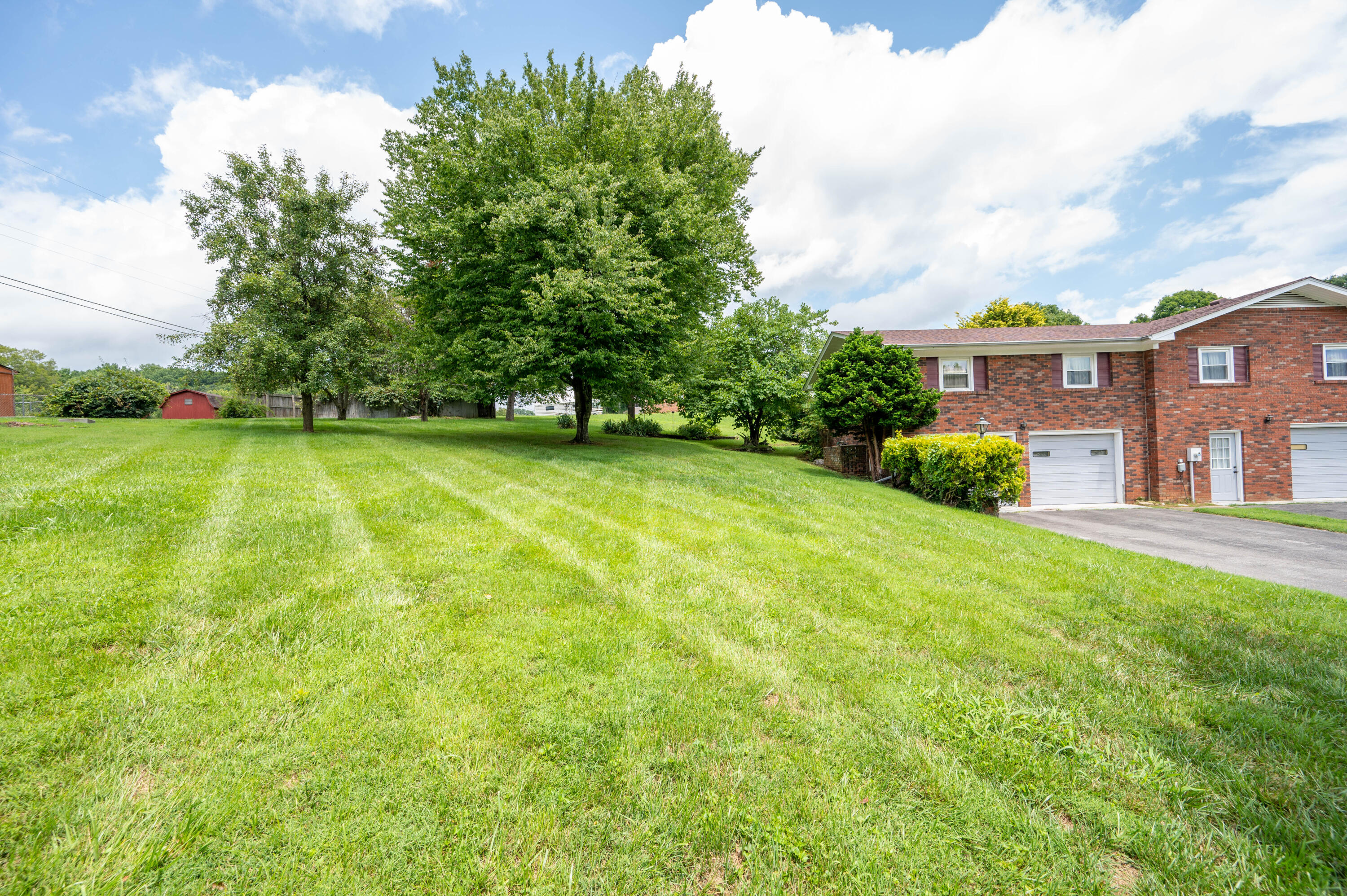 113 Satanta Road Kingsport, TN 37664 - Photo 26 of 33 Back Yard/Side Exterior