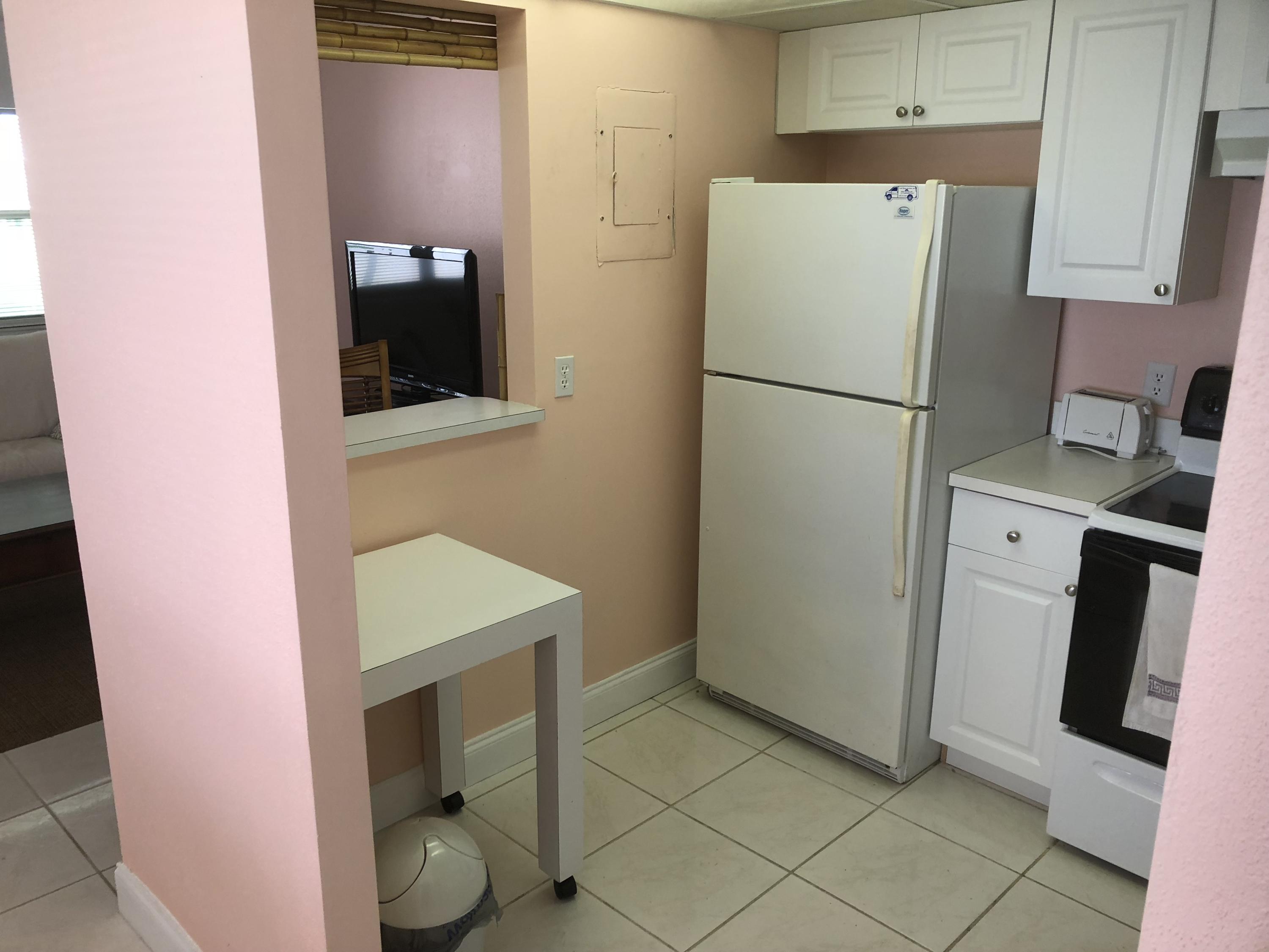 247 Flanders F Delray Beach, FL 33484 - Photo 10 of 19 IMG_5801